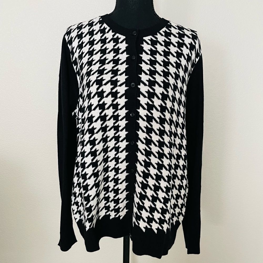 NWT Houndstooth Ribbed Button-Front Cardigan